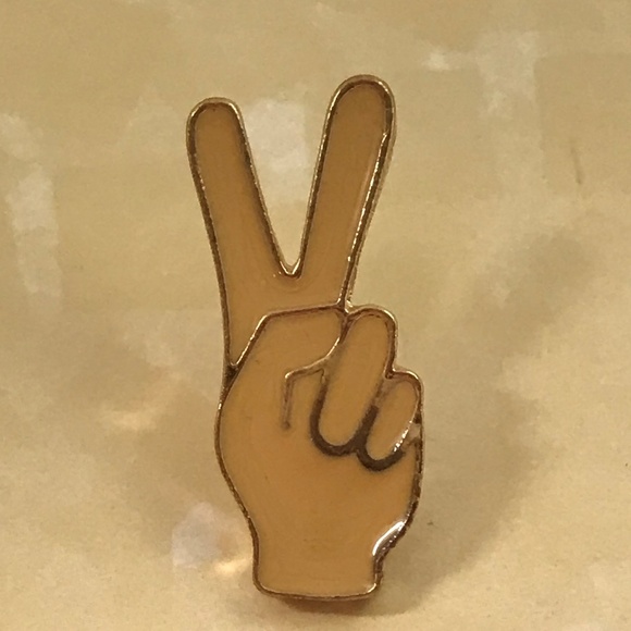 Peace Sign Hand Enamel Pin Brooch Backpack Pin - Picture 1 of 4
